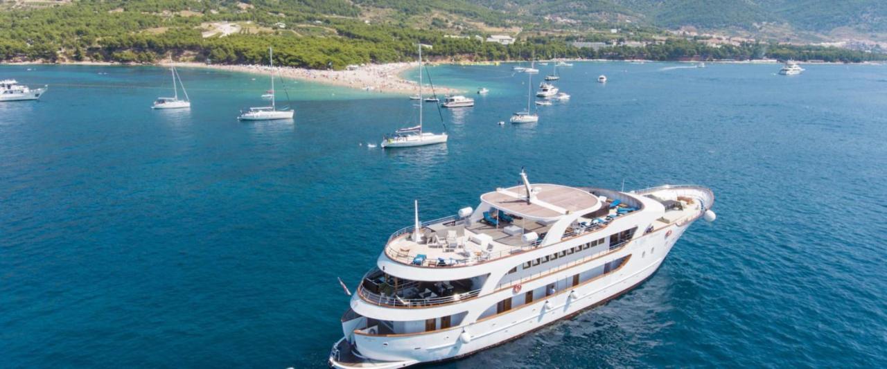 Apartments & Restaurant Galeb Marusici  المظهر الخارجي الصورة